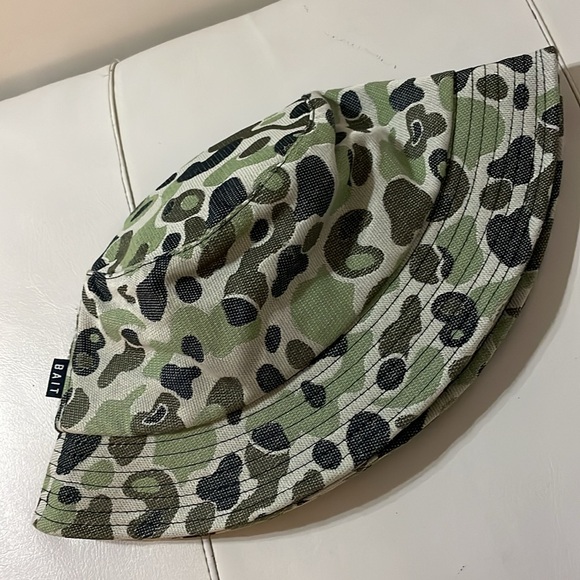 New Camo BAIT SCRIPT BUCKET HAT - Picture 3 of 4